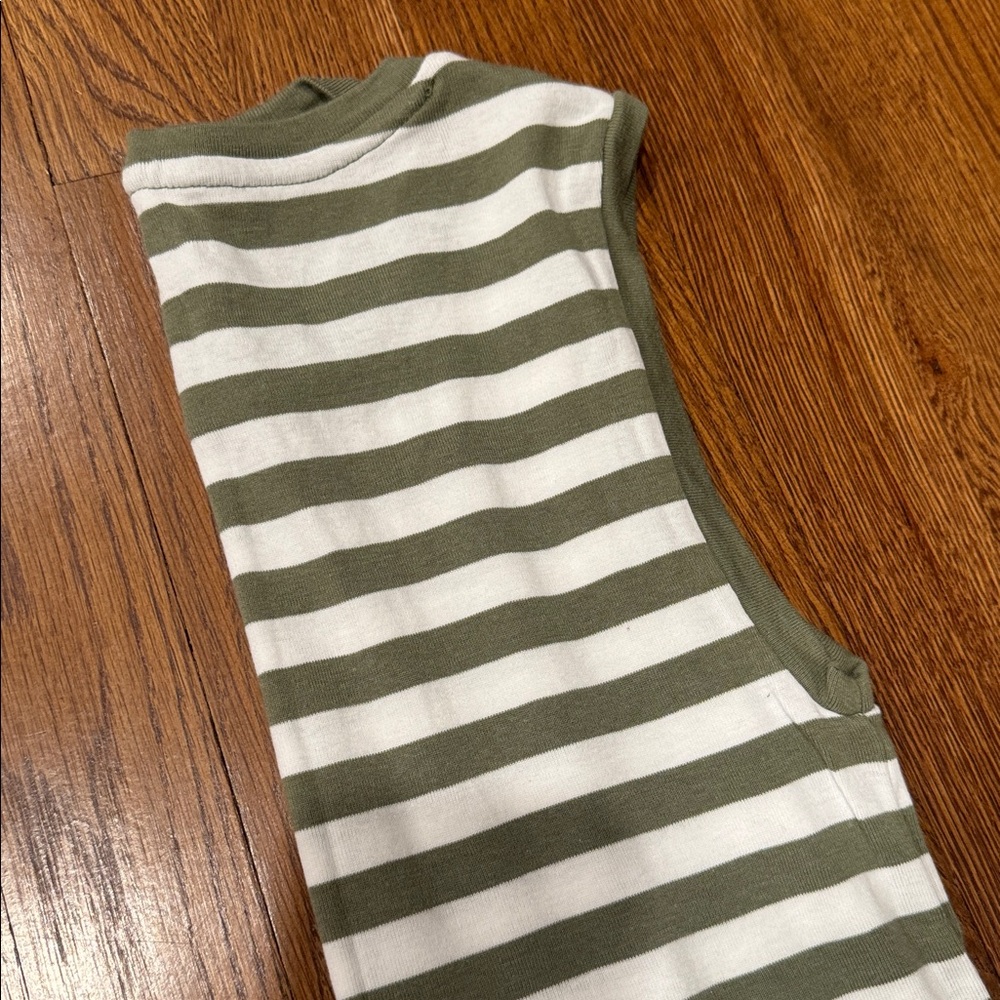 GAP Tank Top - Picture 3 of 3